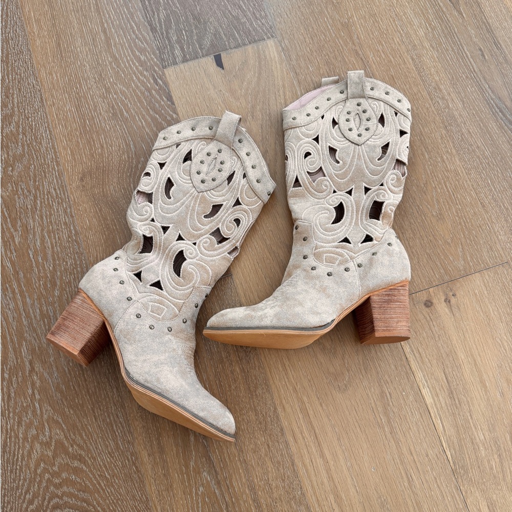 New Studded Lace Hollow Out Beige Velveteen Western Heeled Boots 6.5 37 - Picture 6 of 7